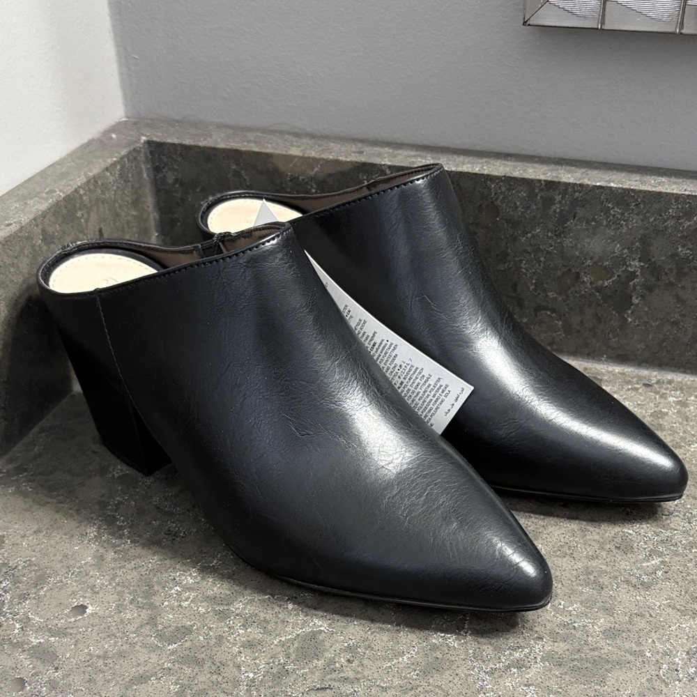 Elegant Black Leather Women's Mules